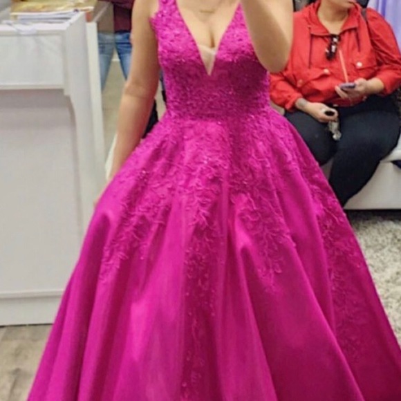 BRAND NEW PROM DRESS - Picture 3 of 7